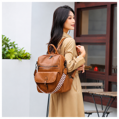 femme avec son sac voyage  à dos bandouliere couture triangulaire renforcee