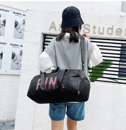 sac de voyage femme avec bandoulere porte epaule. 