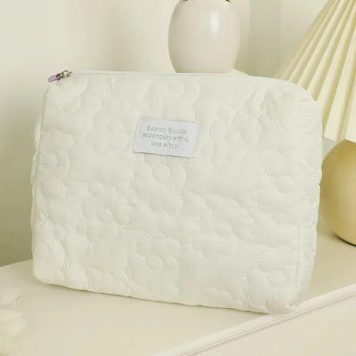Trousse de toilette femme blanche spacieuse