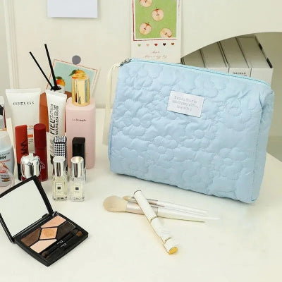 Trousse de toilette femme bleue pour ranger maquillage et accessoires