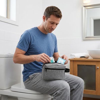 trousse de toilette homme esthétique contemporaine 