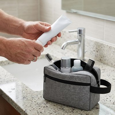 trousse toilette homme avec dimensions compactes