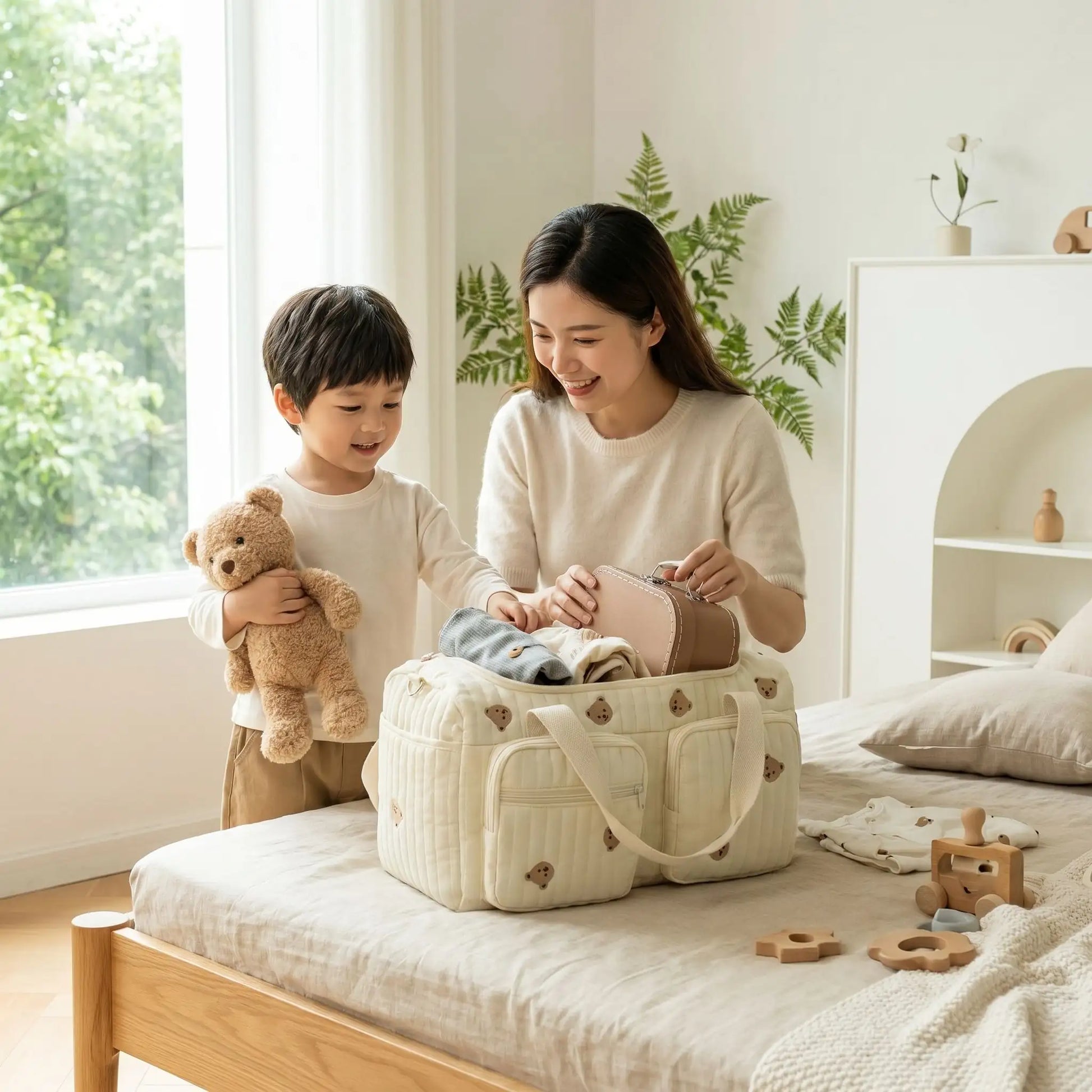 un garcon avec sa maman prepare son sac de voyage enfant brode